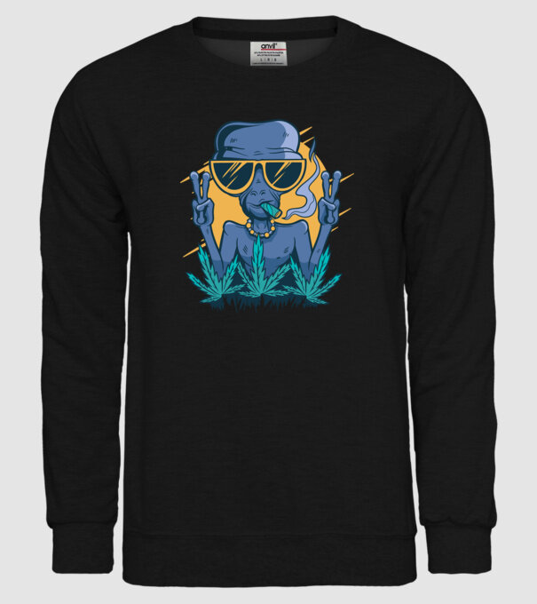 Alien drogat model negru pe tricou