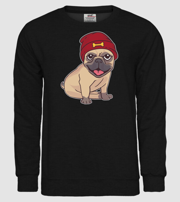 Mops cu șapcă model negru pe tricou