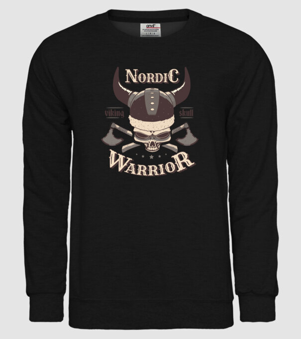 Nordic Warrior model negru pe tricou