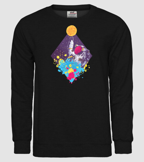 Astronaut model negru pe tricou