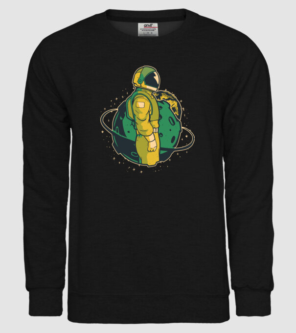 Astronaut model negru pe tricou