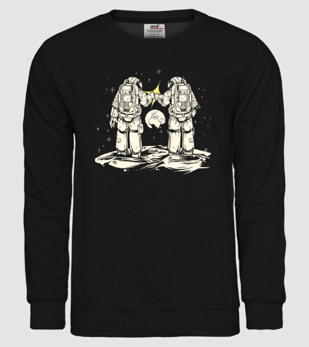 Prieteni Astronaut model negru pe tricou