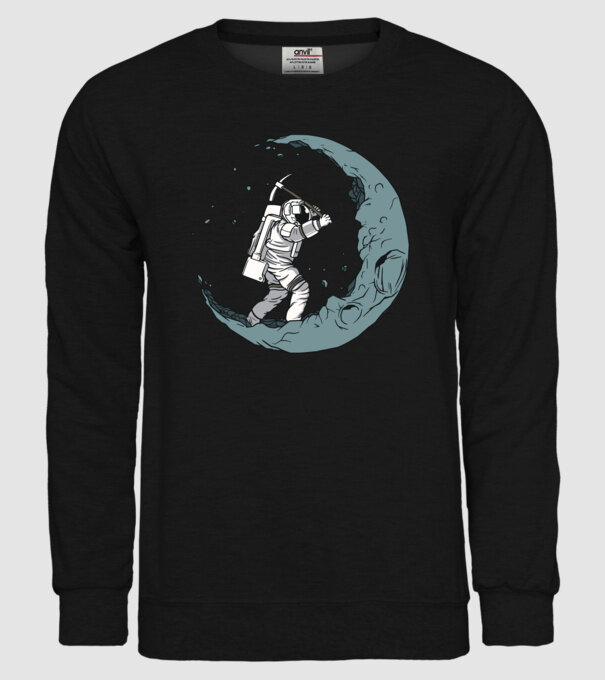 Astronaut pe Lună model negru pe tricou