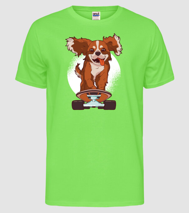 Skateboarding Cavalier King Spaniel model verde neon pe tricou