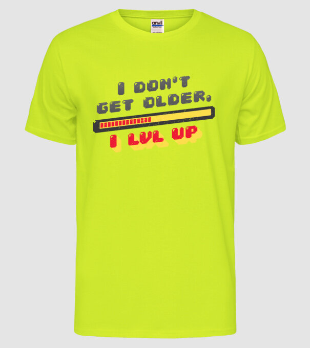 Eu nu îmbătrânesc, trec la nivelul următor Gamer, tricou zi naștere model galben neon pe tricou