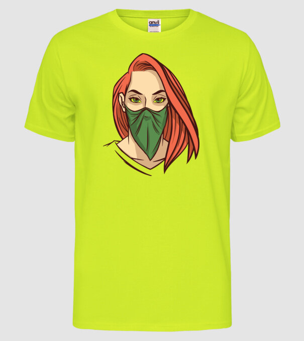 Femeie cu batic model galben neon pe tricou