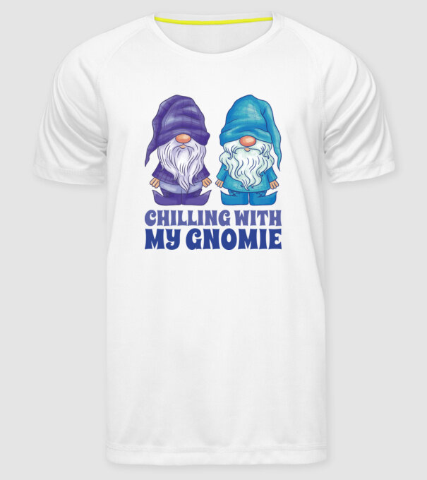 Chilling with my Gnomie model alb pe tricou