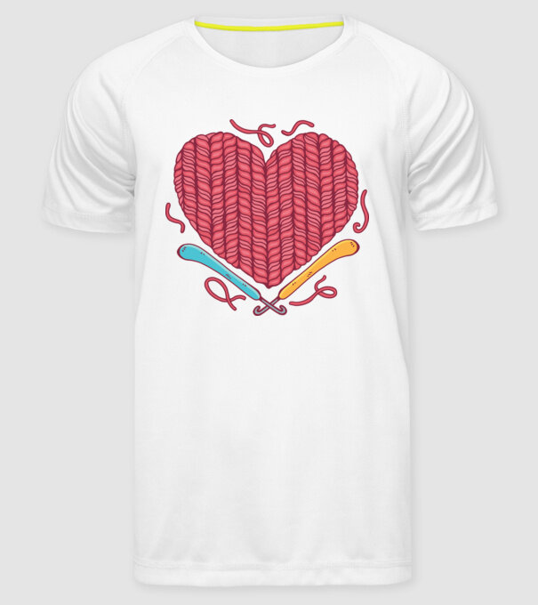 Croșetat inimă model alb pe tricou
