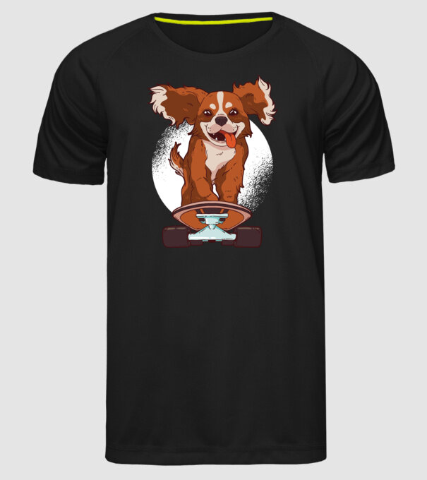 Skateboarding Cavalier King Spaniel model negru pe tricou