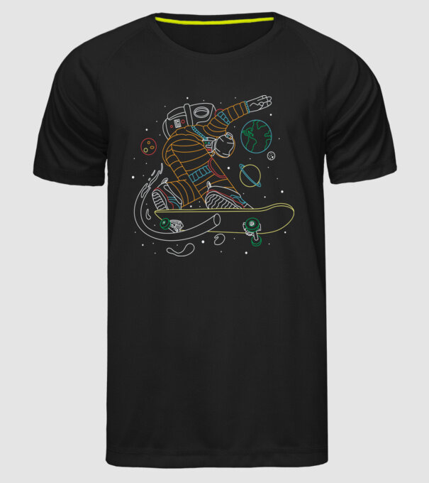 Astronaut Skateboarder model negru pe tricou