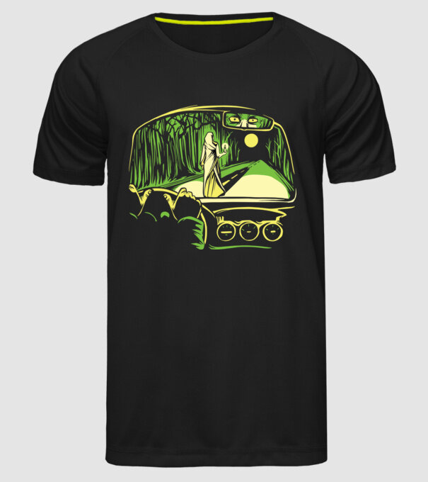 Femeie sperietoare pe drum model negru pe tricou