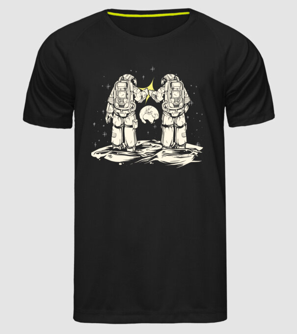 Prieteni Astronaut model negru pe tricou