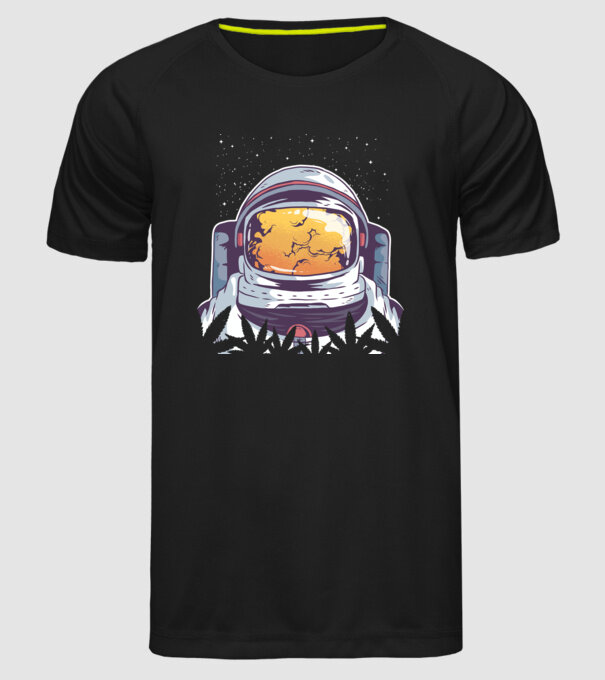 Astronaut Smoker model negru pe tricou
