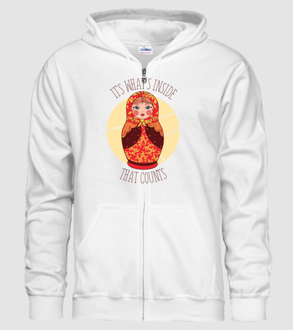 Interiorul contează - păpușă Mamushka model alb pe tricou