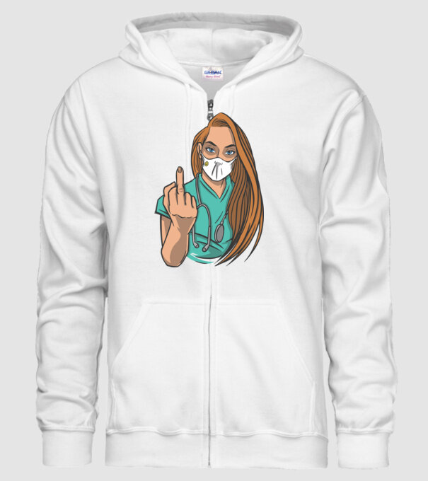 Asistentă medicală arată degetul model alb pe tricou