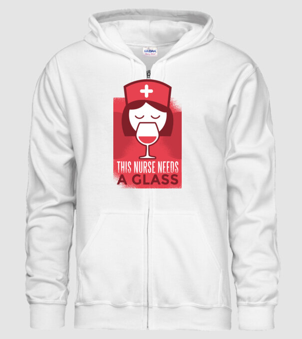Această asistentă are nevoie de un pahar de vin model alb pe tricou