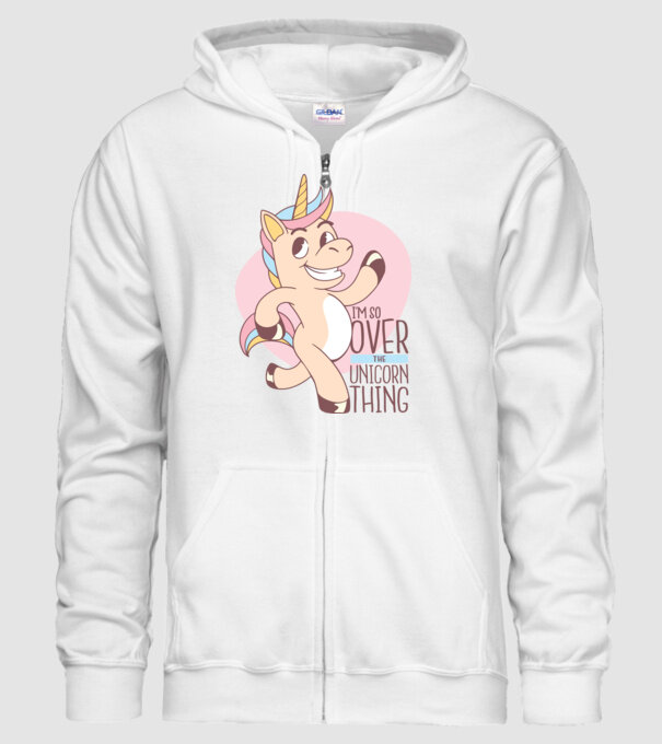 Am trecut de mult peste perioada de Unicorn model alb pe tricou