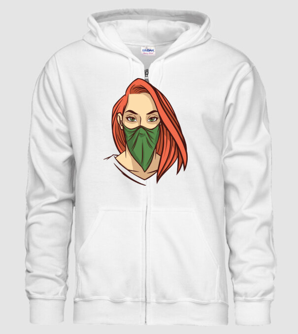 Femeie cu batic model alb pe tricou