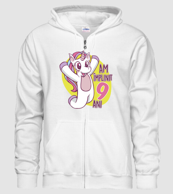 Am împlinit 9 ani model alb pe tricou