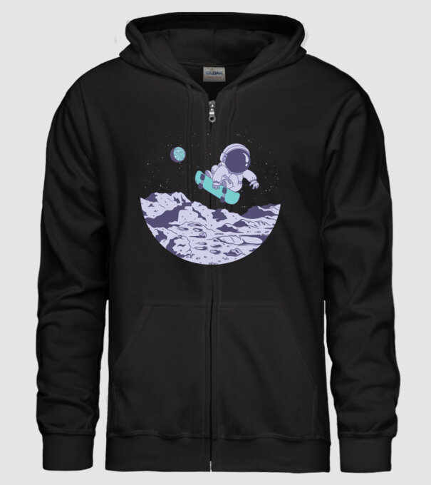 Astronaut Skateboarder model negru pe tricou
