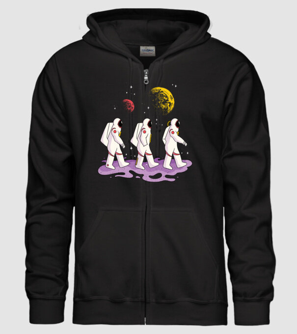 Plimbare Astronaut model negru pe tricou