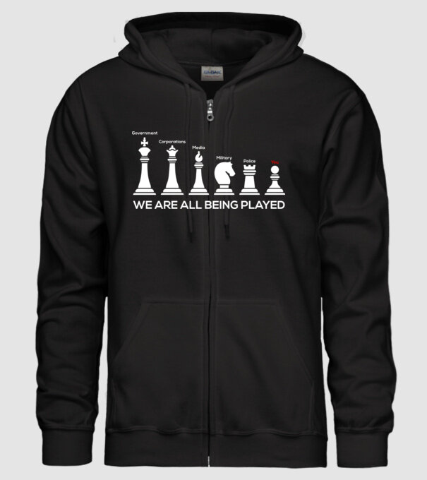 We are all being played model negru pe tricou