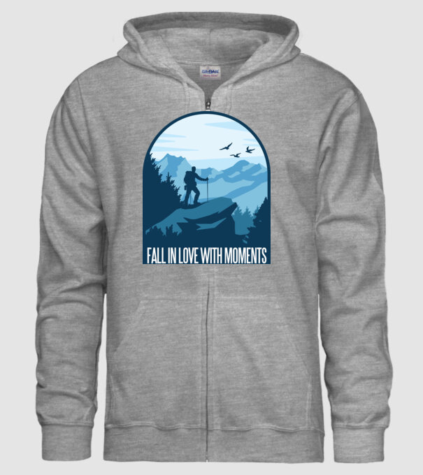 Fall in love with moments model gri pe tricou