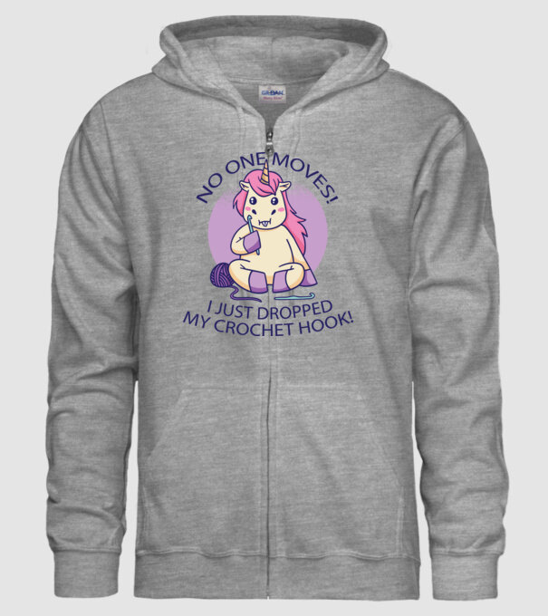 Nu mișcă nimeni, mi-a căzut acul de tricotat - Unicorn model gri pe tricou