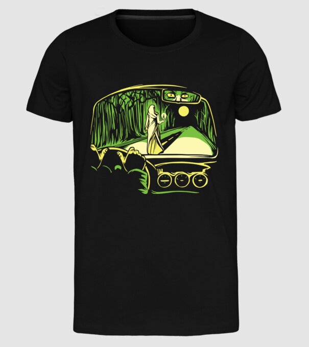 Femeie sperietoare pe drum model negru pe tricou