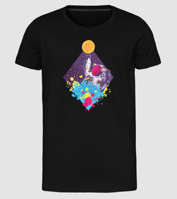 Astronaut model negru pe tricou
