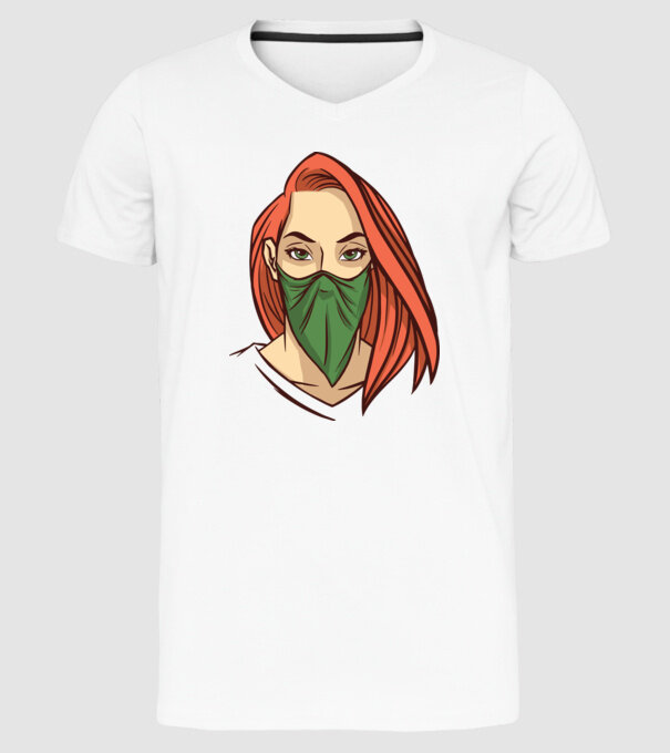 Femeie cu batic model alb pe tricou