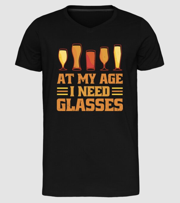 At my age i need glasses model negru pe tricou
