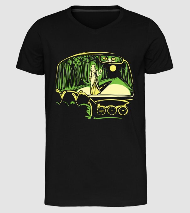 Femeie sperietoare pe drum model negru pe tricou