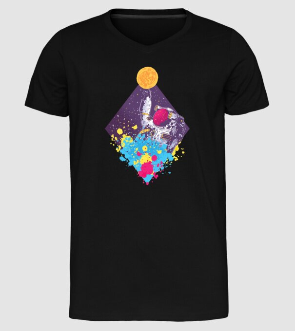 Astronaut model negru pe tricou