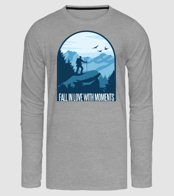 Fall in love with moments model gri pe tricou