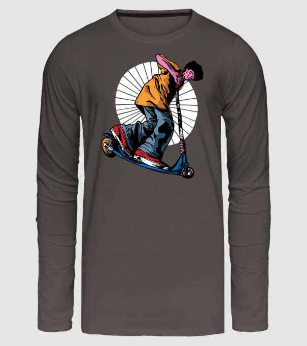 Copil cu trotinetă model gri închis pe tricou