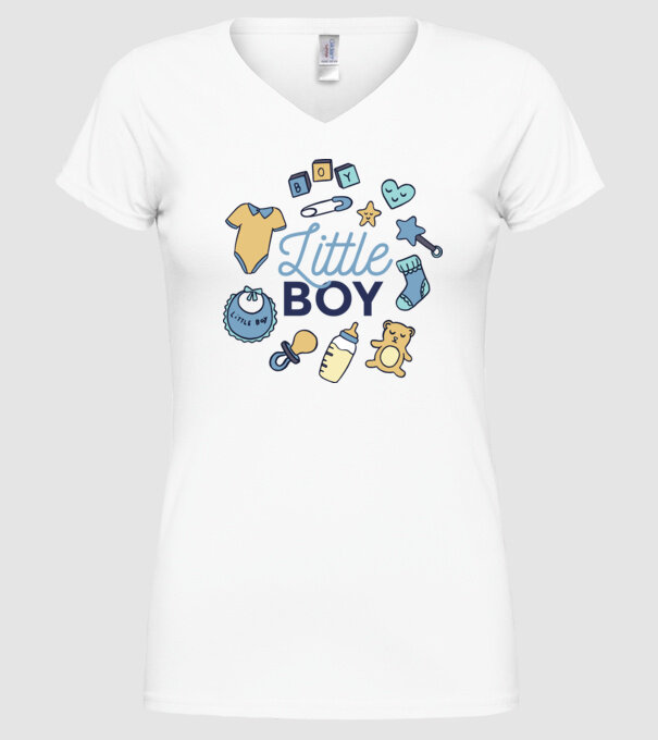 Băiețel model alb pe tricou
