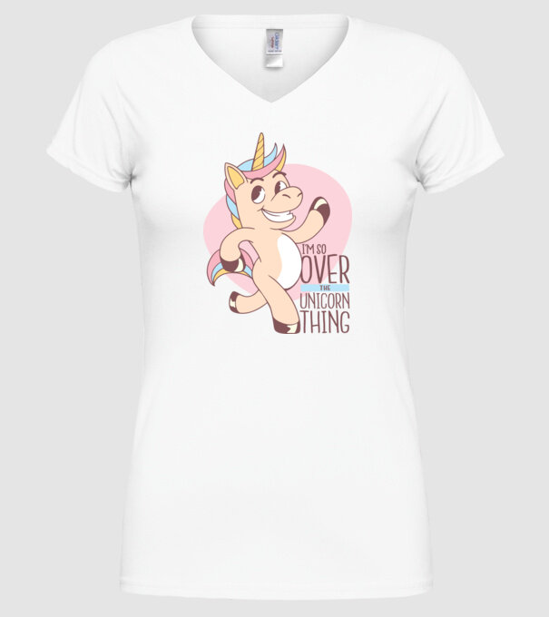 Am trecut de mult peste perioada de Unicorn model alb pe tricou