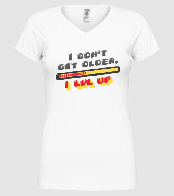 Eu nu îmbătrânesc, trec la nivelul următor Gamer, tricou zi naștere model alb pe tricou