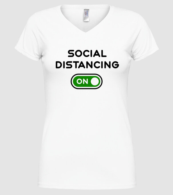 Social distancing on model alb pe tricou