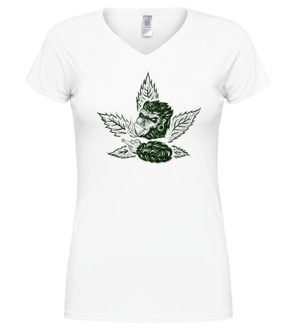  model  pe tricou