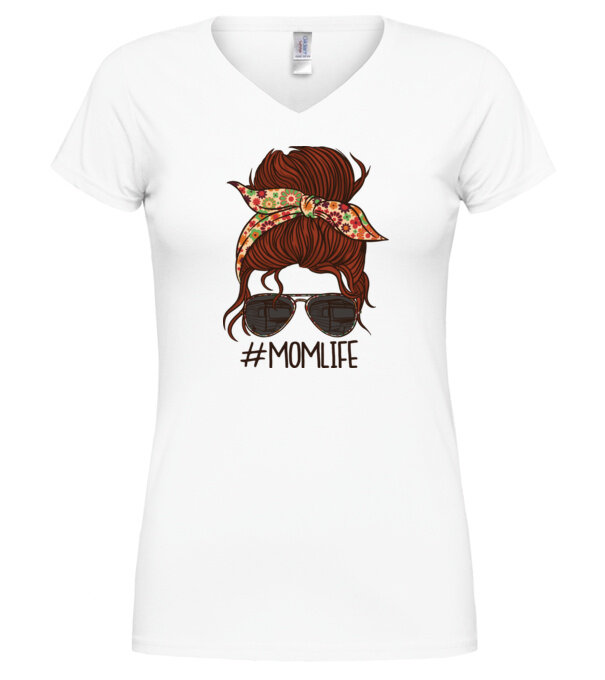  model  pe tricou