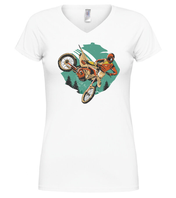  model  pe tricou