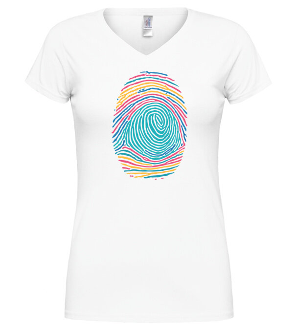  model  pe tricou