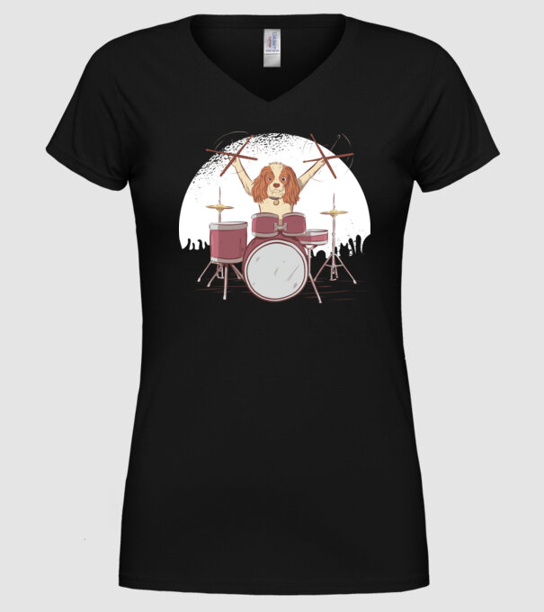 Câine Baterist model negru pe tricou