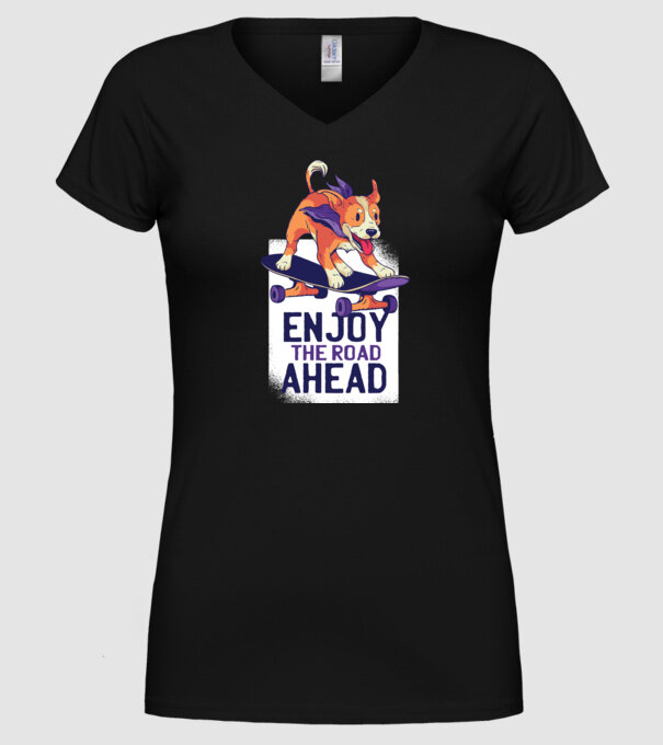 Câine Skateboarder model negru pe tricou