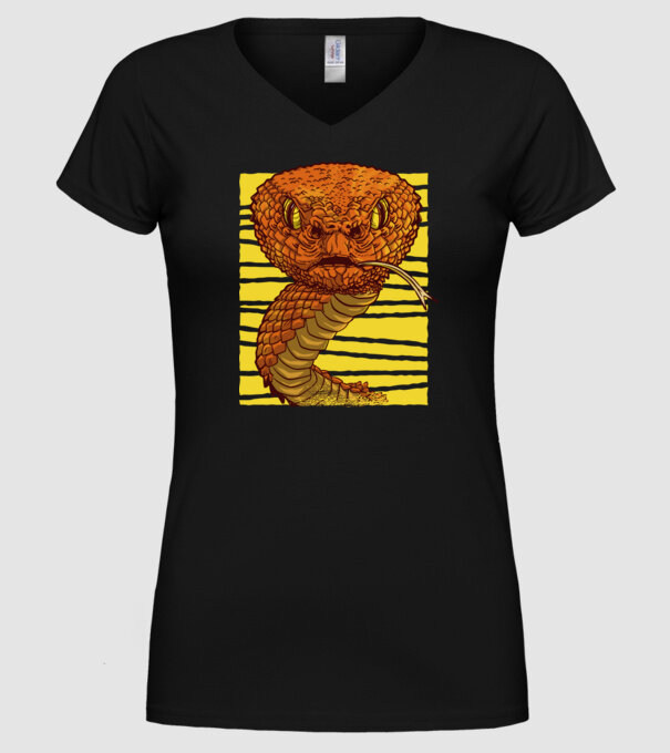 Cap de șarpe model negru pe tricou