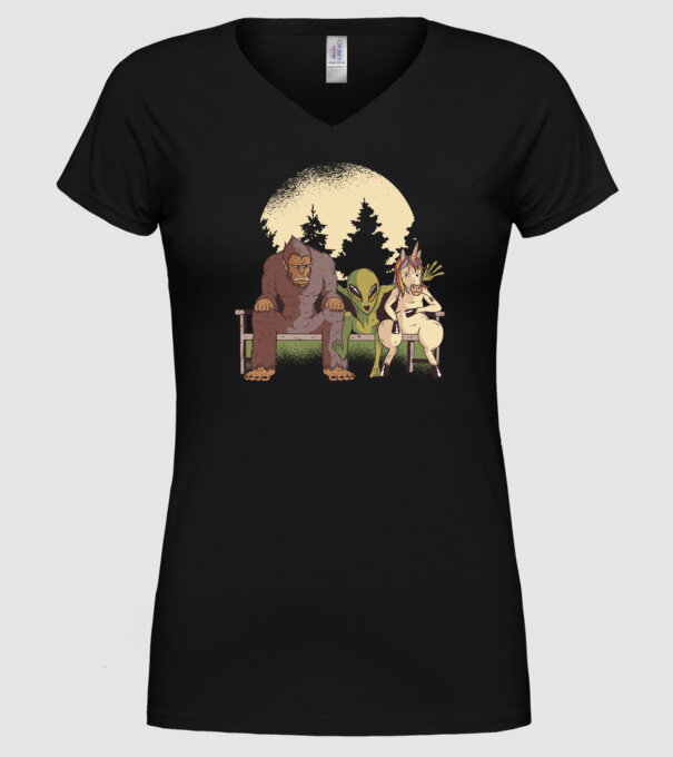 Creaturi mitice model negru pe tricou