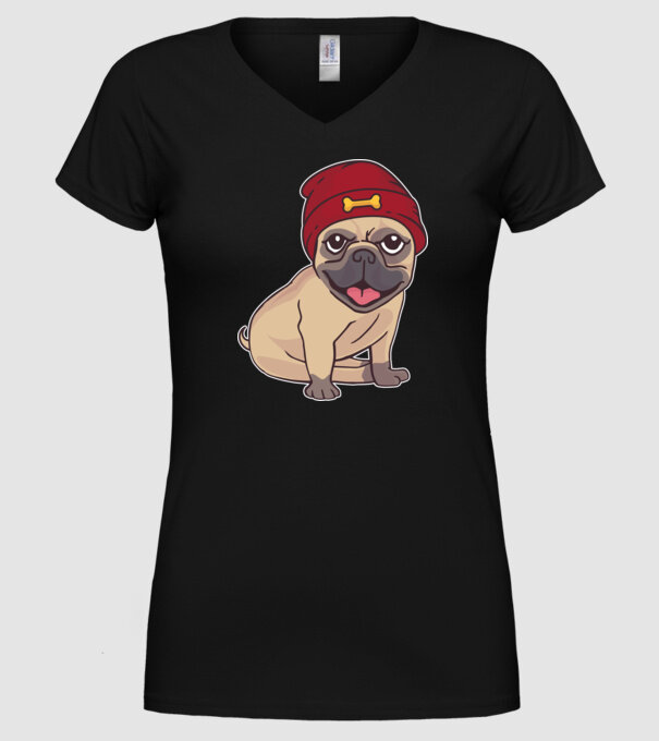 Mops cu șapcă model negru pe tricou