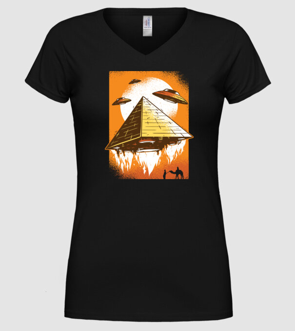 OZN Piramidă Alien model negru pe tricou